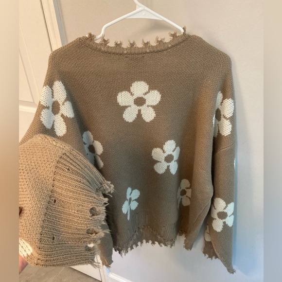 Hayden Los Angeles flower patterened sweater tan and white size 1X - Picture 2 of 4